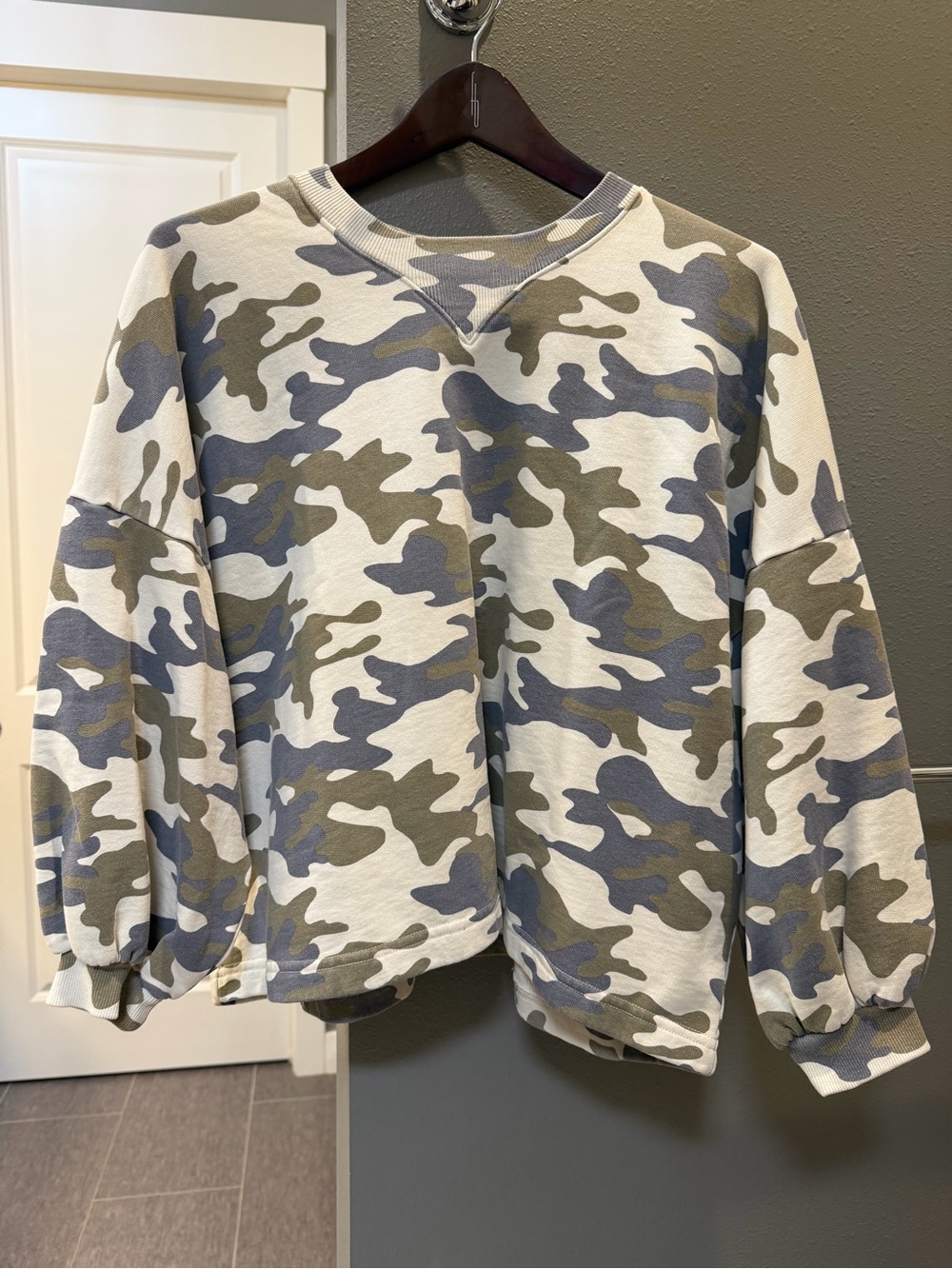 Rebecca Minkoff Women's Camo Crewneck Sweatshirt - White, Olive & Gray